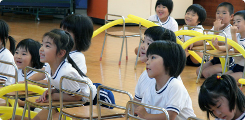 物事に興味を持ち　最後までやりぬこうとする子ども