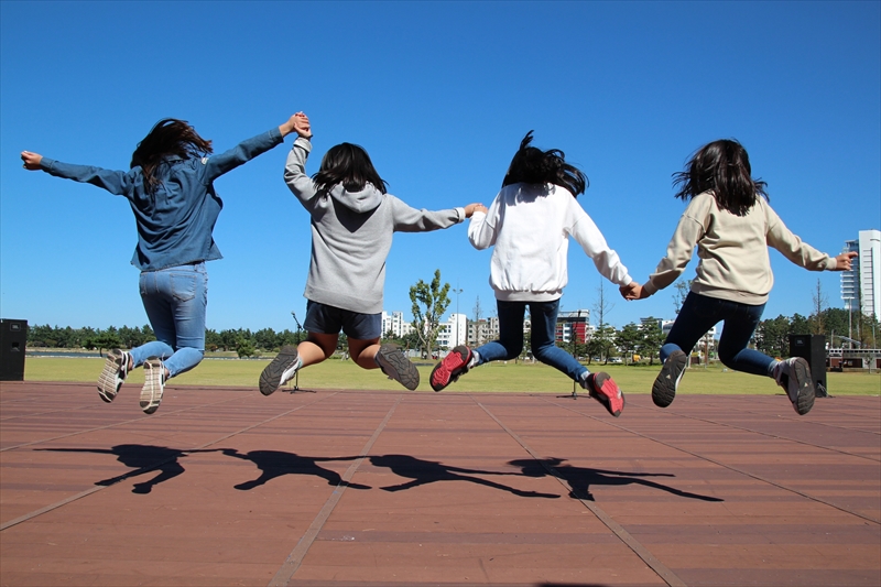 伸びる学童